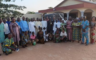 Visite de groupes d&rsquo;écoute de la Parole de Dieu et dons de Bibles dans le Zou