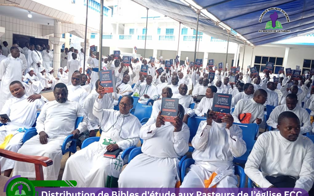 Distribution de Bibles d&rsquo;étude aux Pasteurs de l&rsquo;Eglise du Christianisme Céleste (ECC)