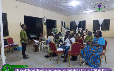 Classe d&rsquo;alphabétisation en Gun nouvel alphabet à l&rsquo;Eglise EBSE de Porto-Novo