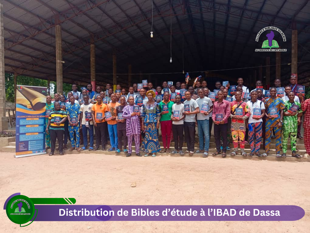 Distribution de Bibles d’étude à l’IBAD de Dassa-1