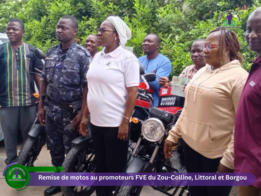 Remise de motos au promoteurs FVE du Zou-Colline, Littoral et Borgou-1